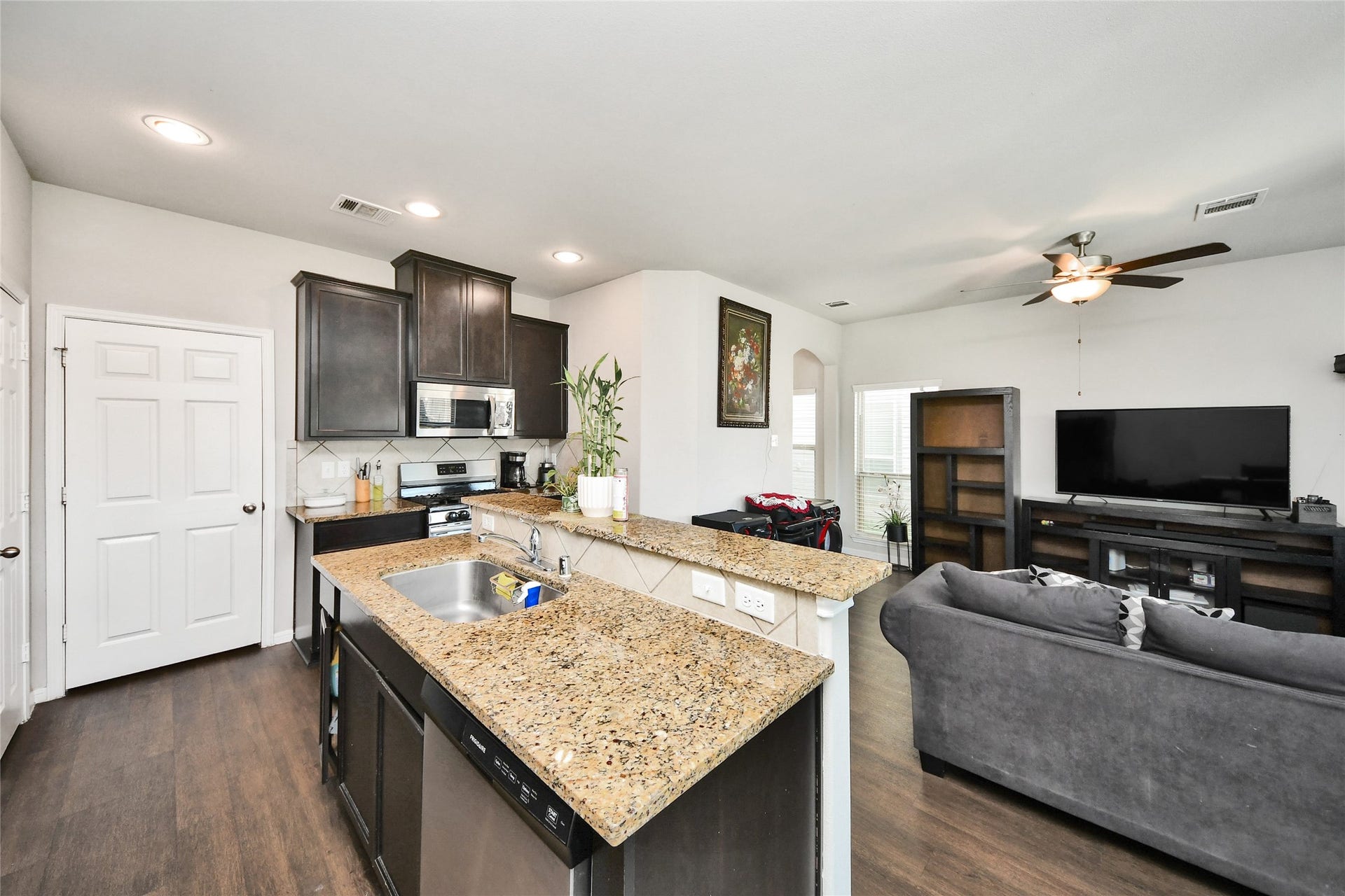 14927 Cardiff Cliff Lane, Houston, TX 77053 14927 Cardiff Cliff Lane, Houston, TX 77053