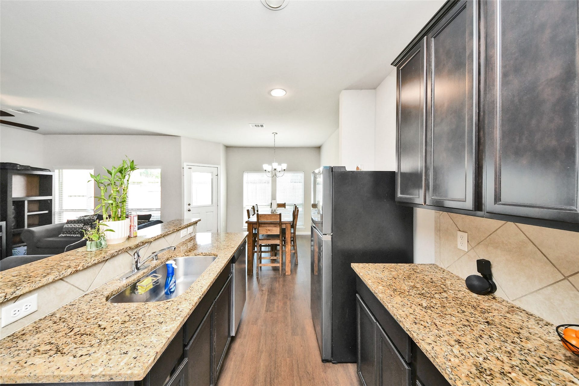 14927 Cardiff Cliff Lane, Houston, TX 77053 14927 Cardiff Cliff Lane, Houston, TX 77053