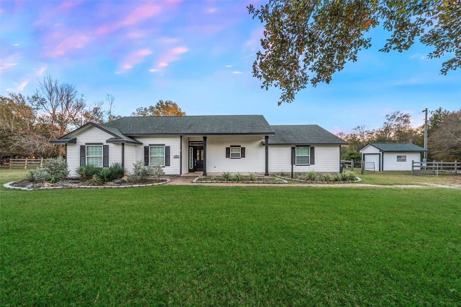 Property photo for 118 Pin Oak Lane, Hempstead, TX