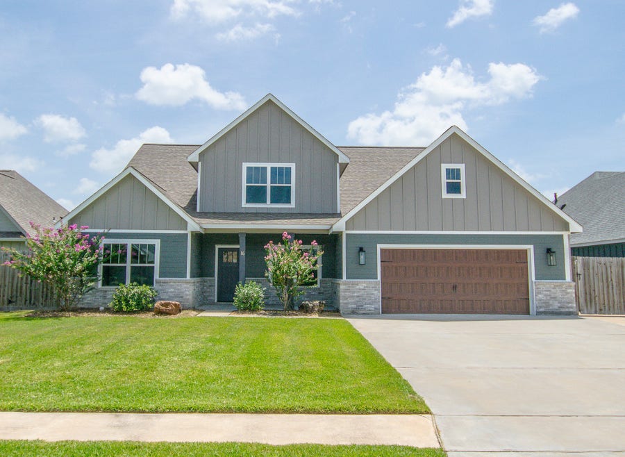 Property photo for 16 Greystone Court, Angleton, TX