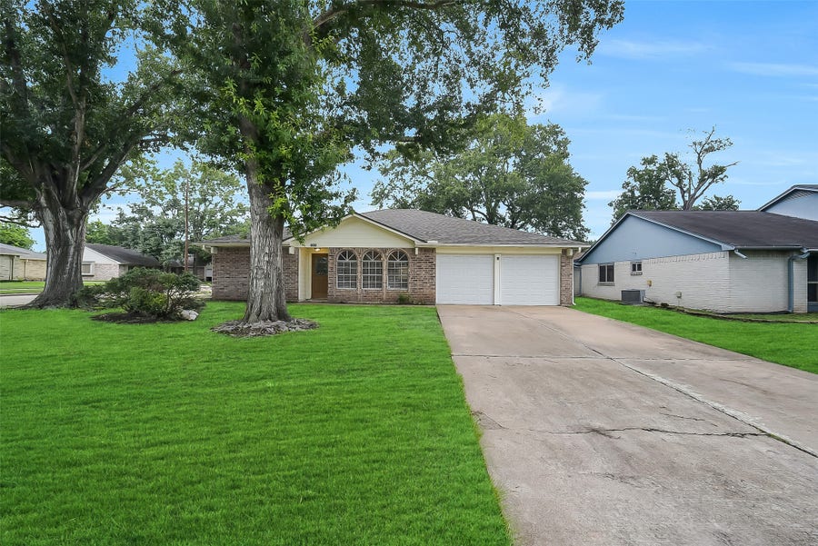 Property photo for 13618 Piney Oaks Drive, Houston, TX