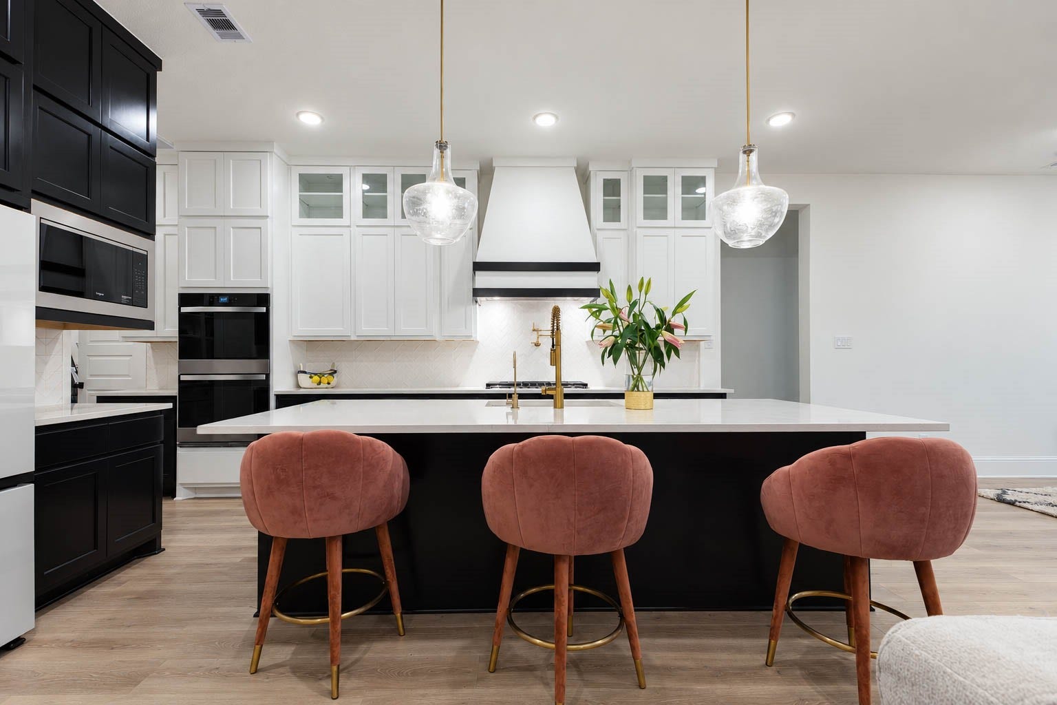4839 Summer Place Court, Fulshear, TX 77441 Discover a stylish kitchen featuring a large island with elegant pendant lighting, sleek two-tone cabinetry.