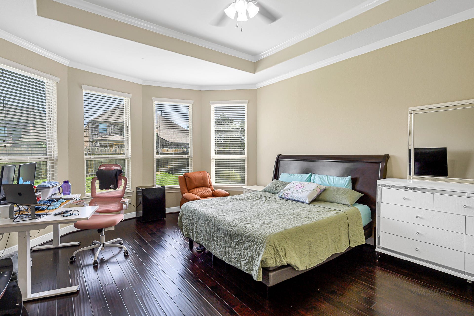 28106 Middlewater View, Katy, TX 77406 Primary Room- 1st Floor. Sitting Area & Tray Ceiling.