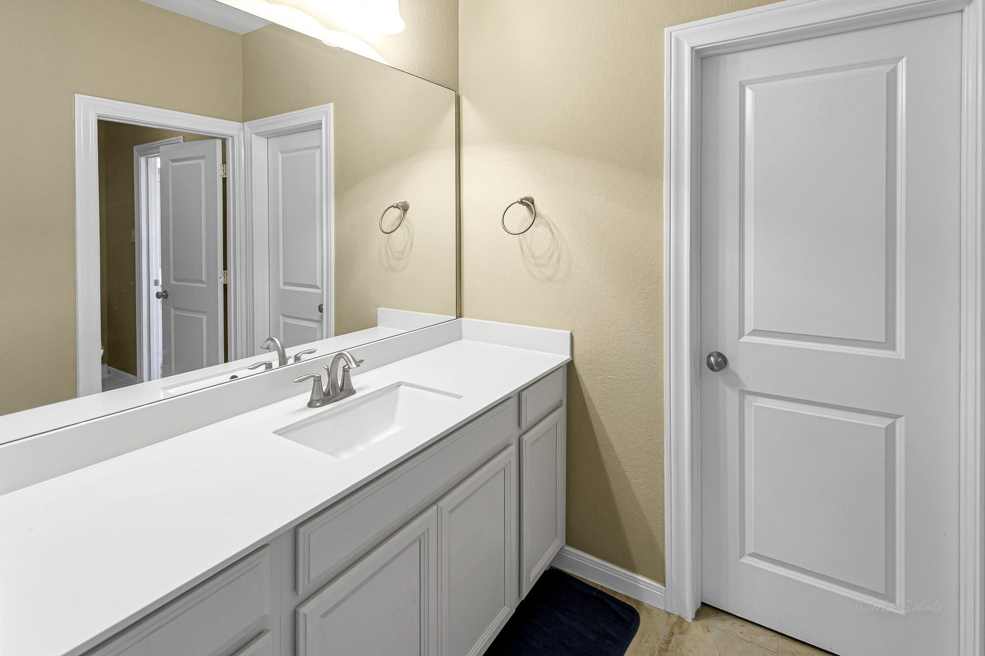28106 Middlewater View, Katy, TX 77406 Hallway Bathroom Upstairs