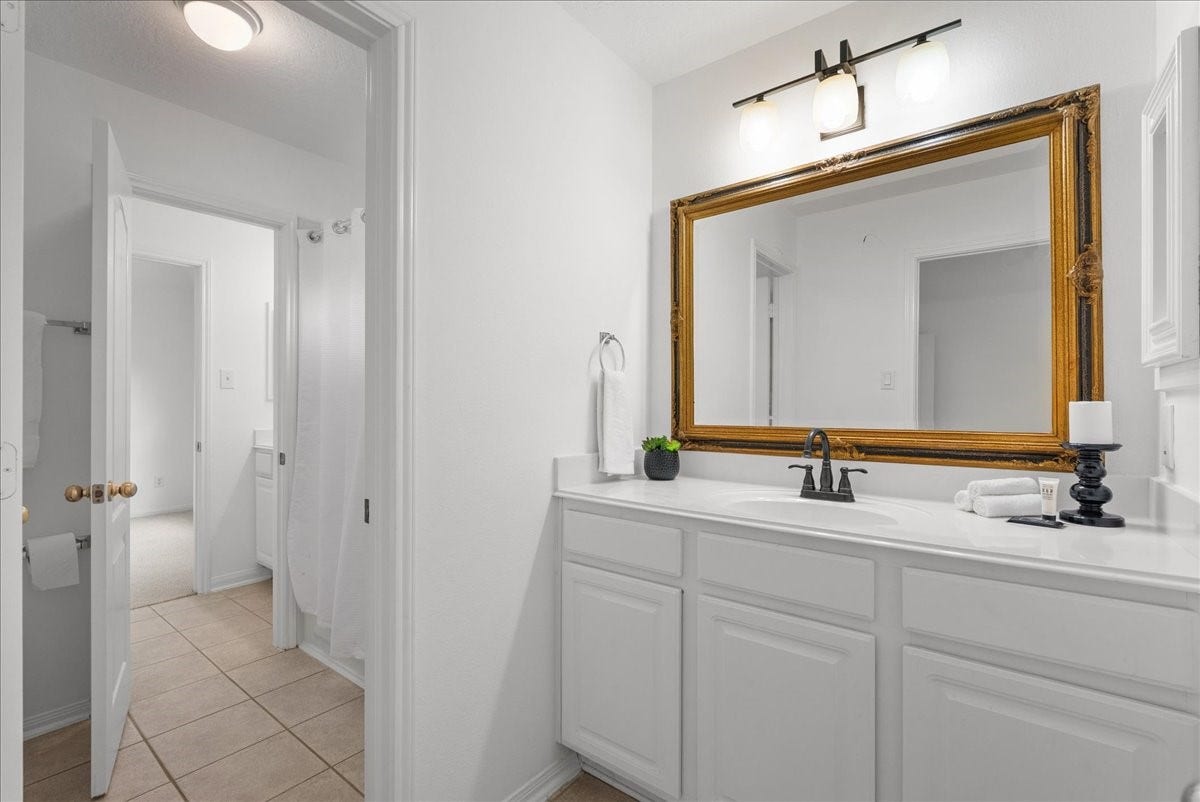 311 Lake Front Drive, League City, TX 77573 Jack and Jill bathroom with plenty of storage.