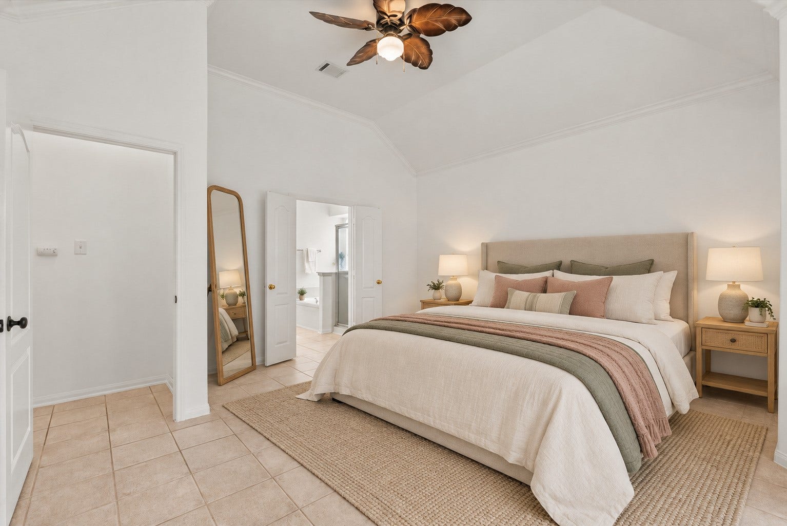 311 Lake Front Drive, League City, TX 77573 The primary bedroom offers a vaulted ceiling and an easy access to the en suite bath. Virtually staged.