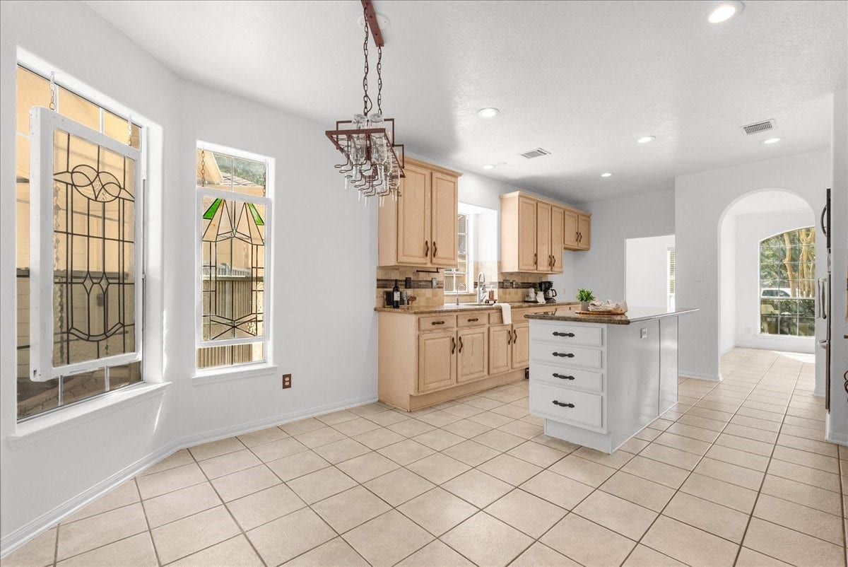 311 Lake Front Drive, League City, TX 77573 Breakfast area flowing right into the kitchen, with stained glass accents and lots of natural light.