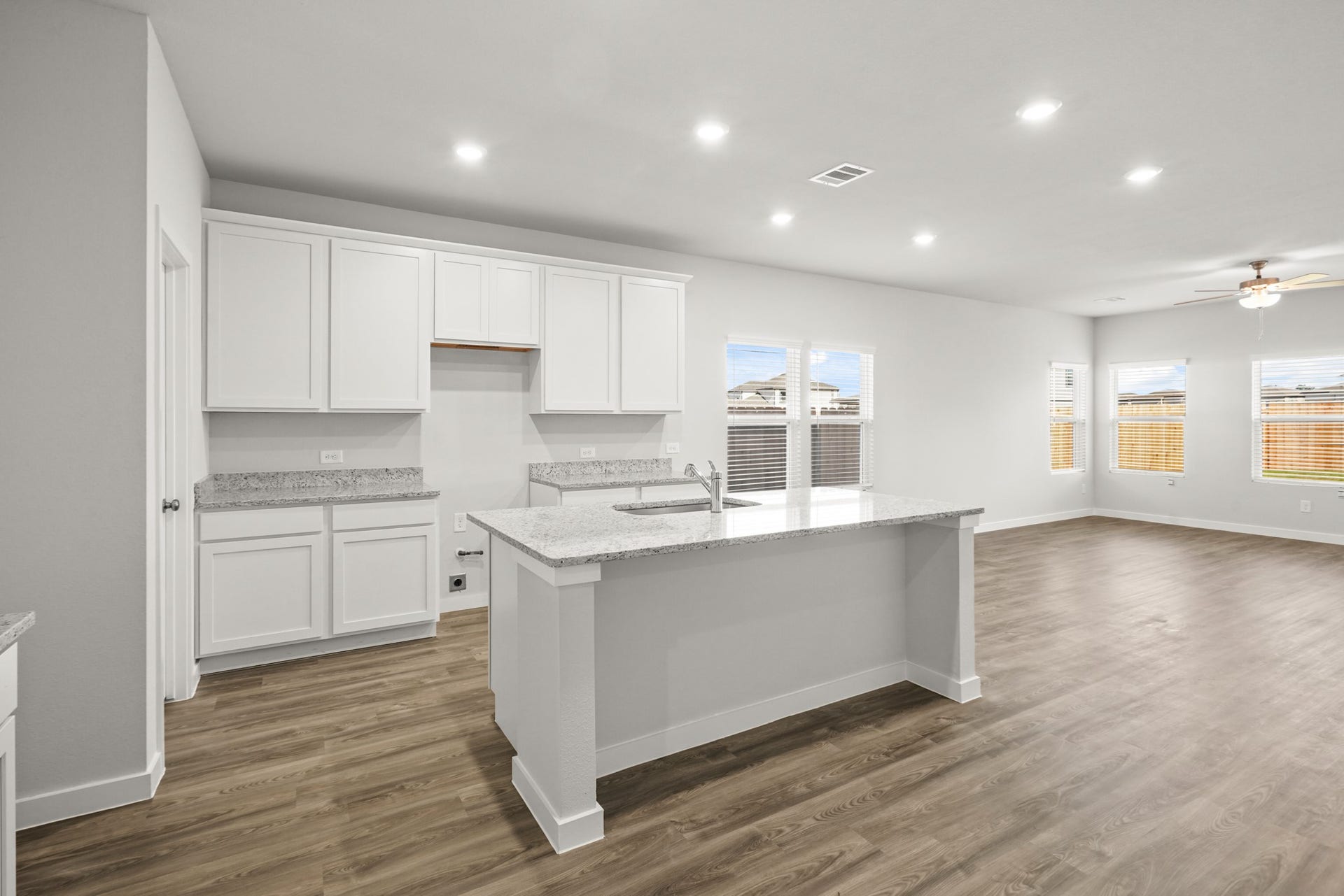 660 Woodhaven Lakes Drive, La Marque, TX 77568 representative photo