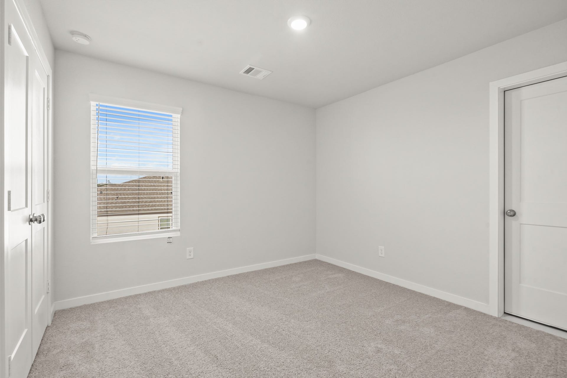 660 Woodhaven Lakes Drive, La Marque, TX 77568 representative photo