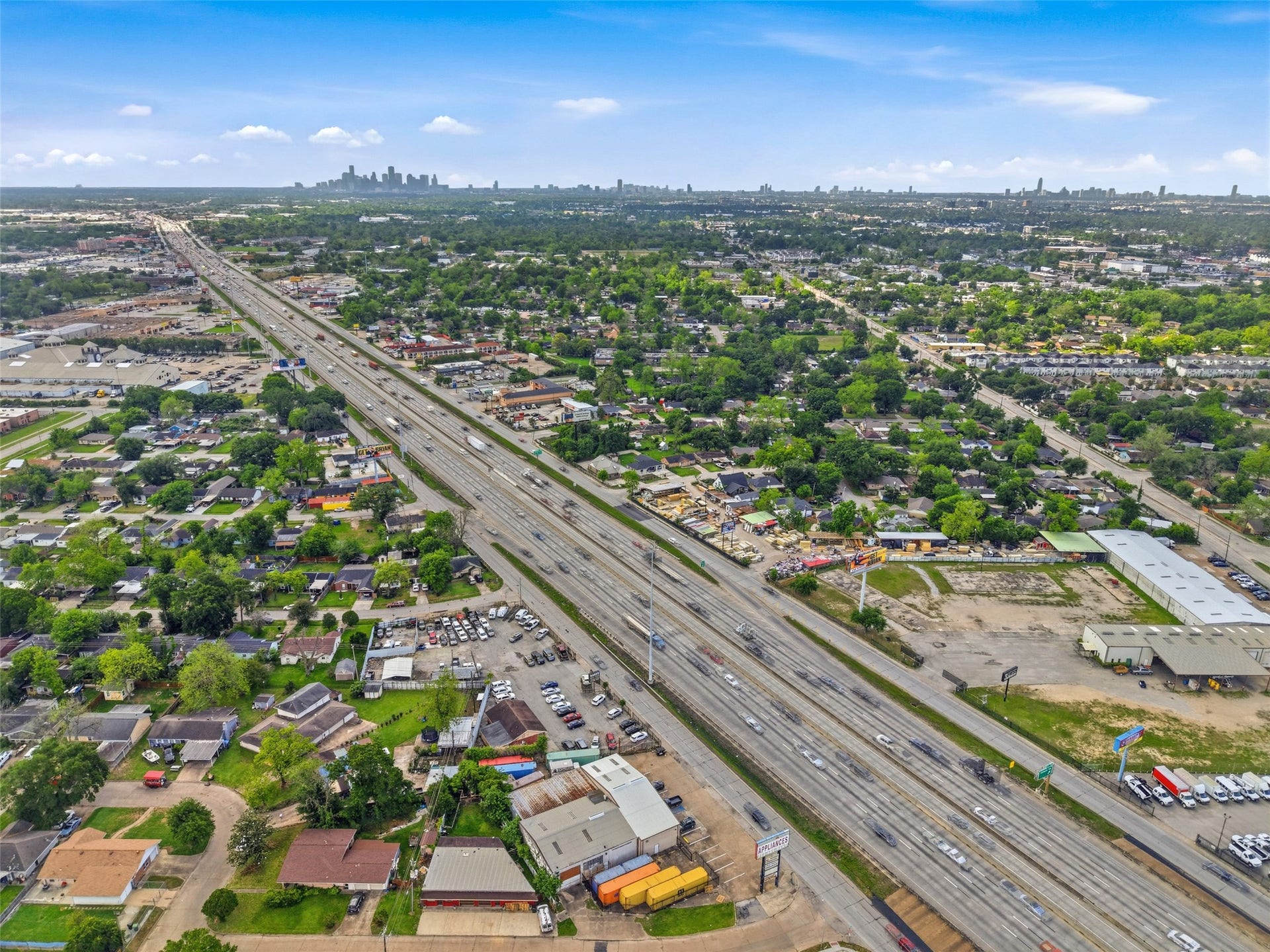 Convenient access to 610 and I-45. Minutes to downtown.