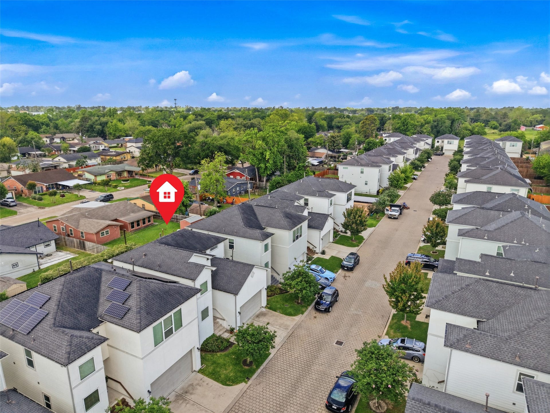 White Oak Gardens is a small community of just 42 homes, located in the northern Independence Heights area.
