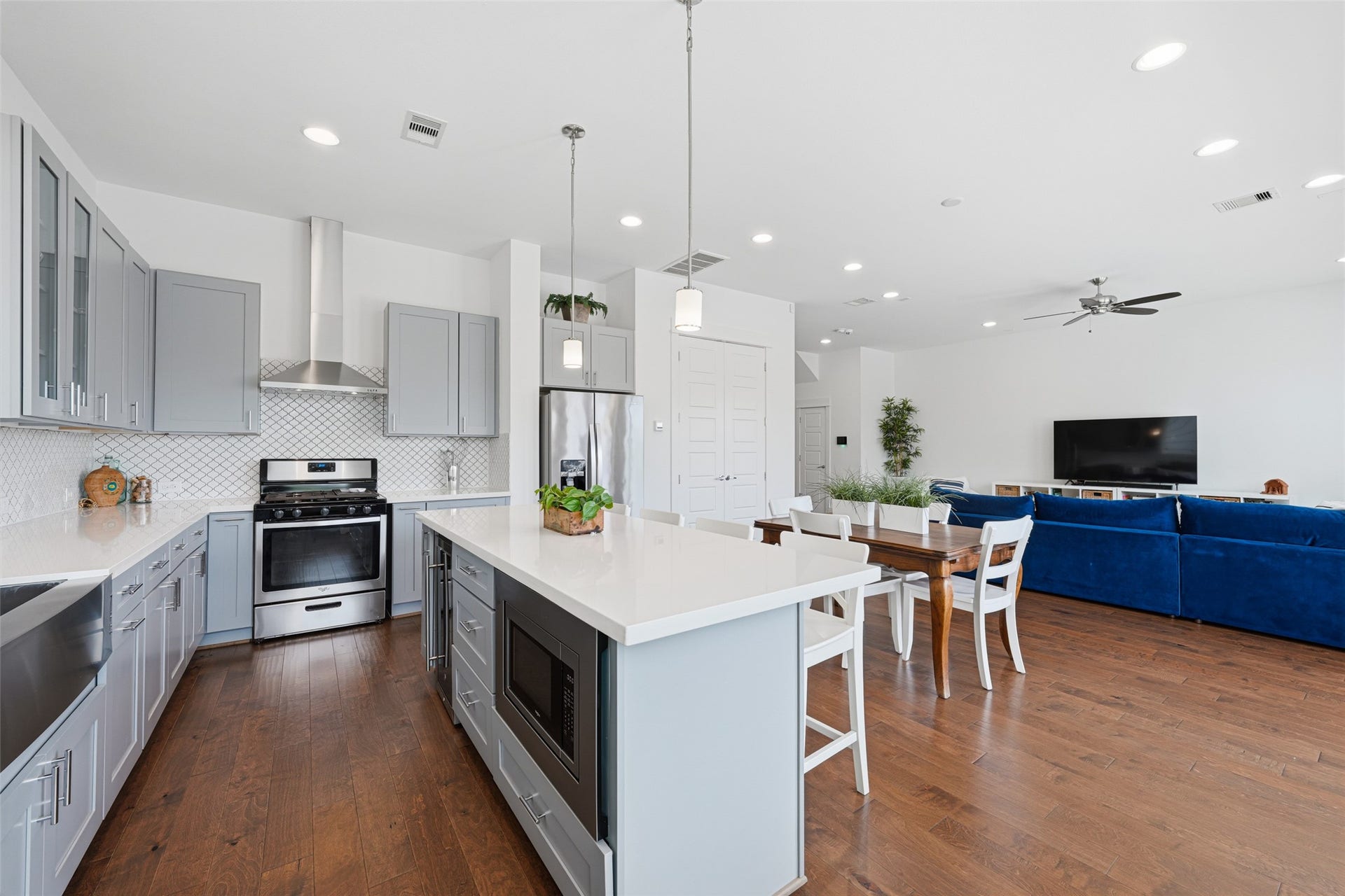 327 Yale Oaks Lane, Houston, TX 77091