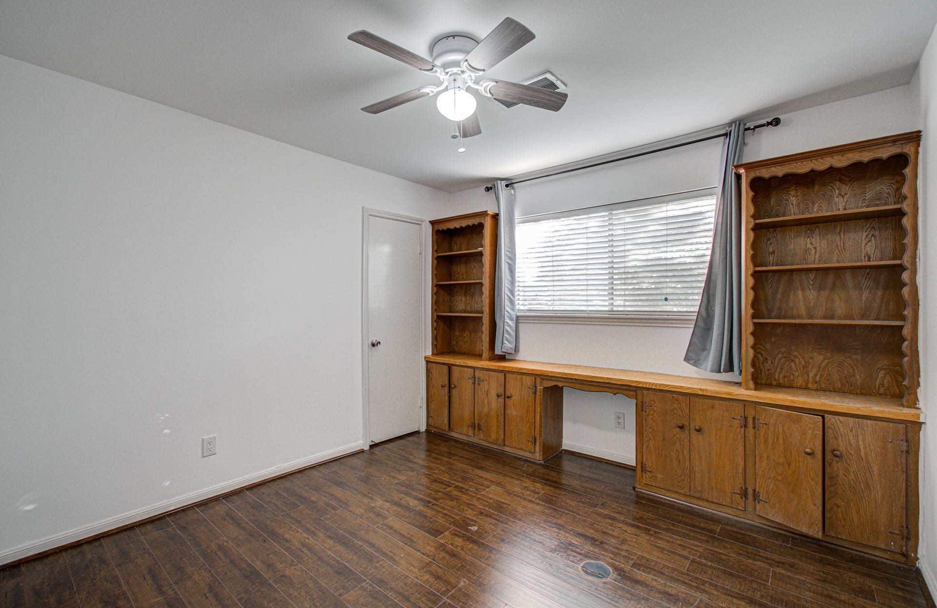 8407 Sharpview Drive, Houston, TX 77036 8407 Sharpview Drive, Houston, TX 77036