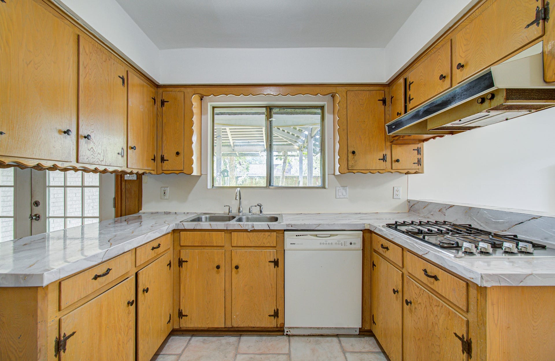 8407 Sharpview Drive, Houston, TX 77036 8407 Sharpview Drive, Houston, TX 77036