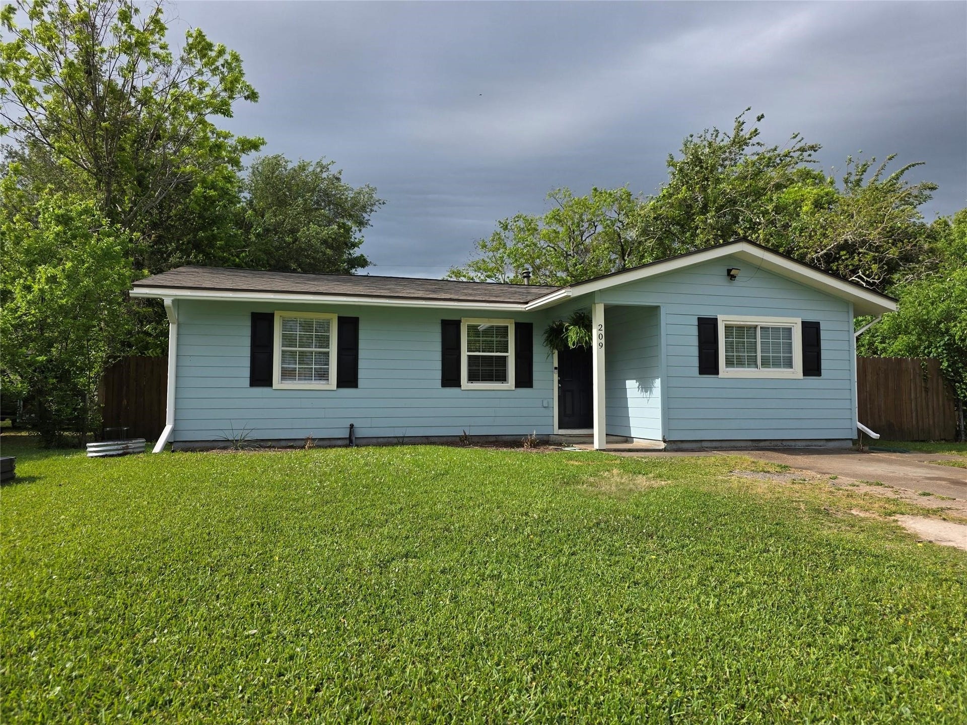 209 Franlee Street, La Marque, TX 77568 209 Franlee St