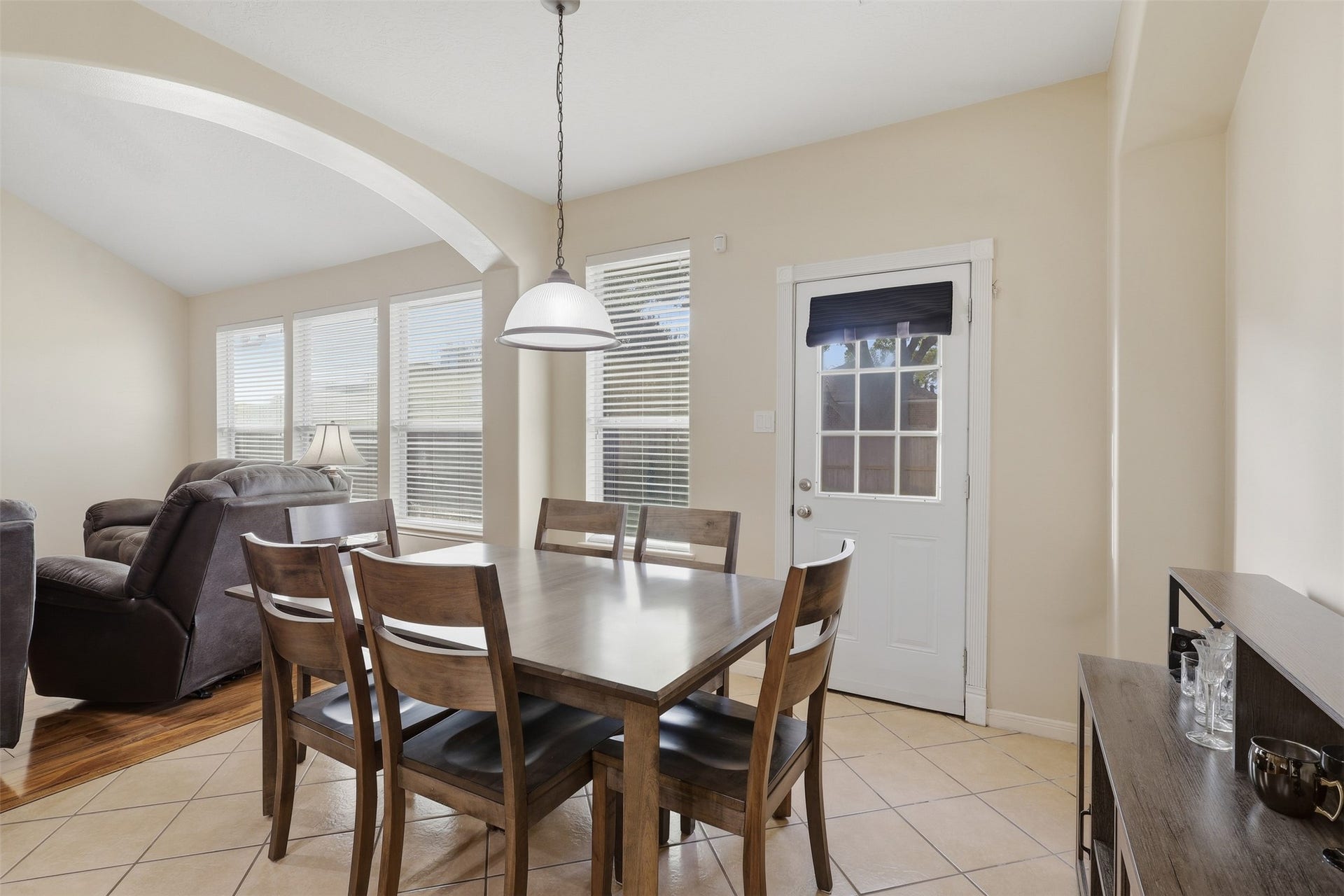 11404 Summit Bay Drive, Pearland, TX 77584 Bright and inviting breakfast room features a charming dining area, tile flooring, stylish pendant lighting, and abundant natural light. The space opens beautifully to the main living areas, creating an ideal spot for casual family meals and morning coffee.