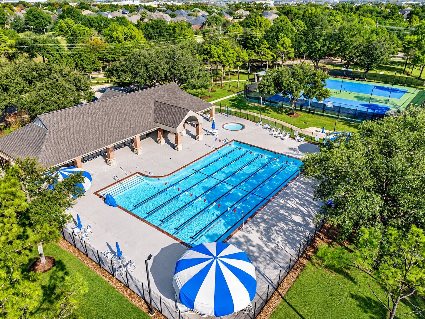 11404 Summit Bay Drive, Pearland, TX 77584 Life here is meant to be enjoyed. With four sparkling pools, a welcoming clubhouse, 18 scenic lakes, and a dedicated disc golf course, our community offers spaces to relax, connect, and stay active. Whether you're spending the afternoon by the water or gathering with neighbors, our amenities make it easy to feel right at home.