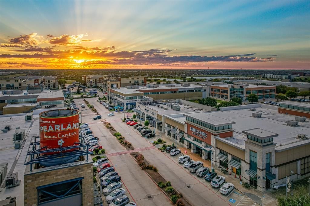 11404 Summit Bay Drive, Pearland, TX 77584 Shop the best selection in Pearland at Pearland Town Center. From top brands to special finds, theres something for everyone.