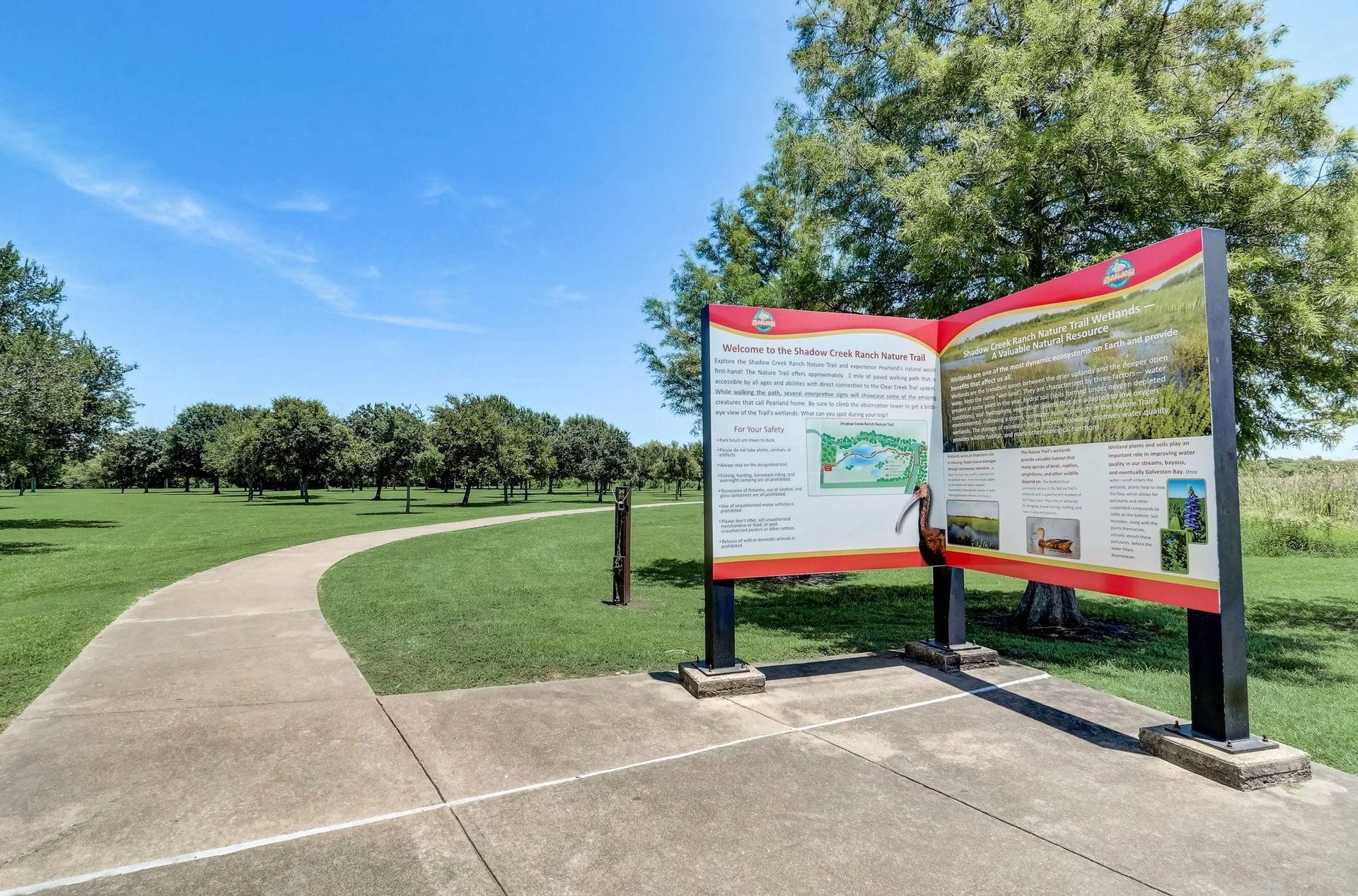 11404 Summit Bay Drive, Pearland, TX 77584 Wonderful nature trails perfect for an evening walk with your furry friend.