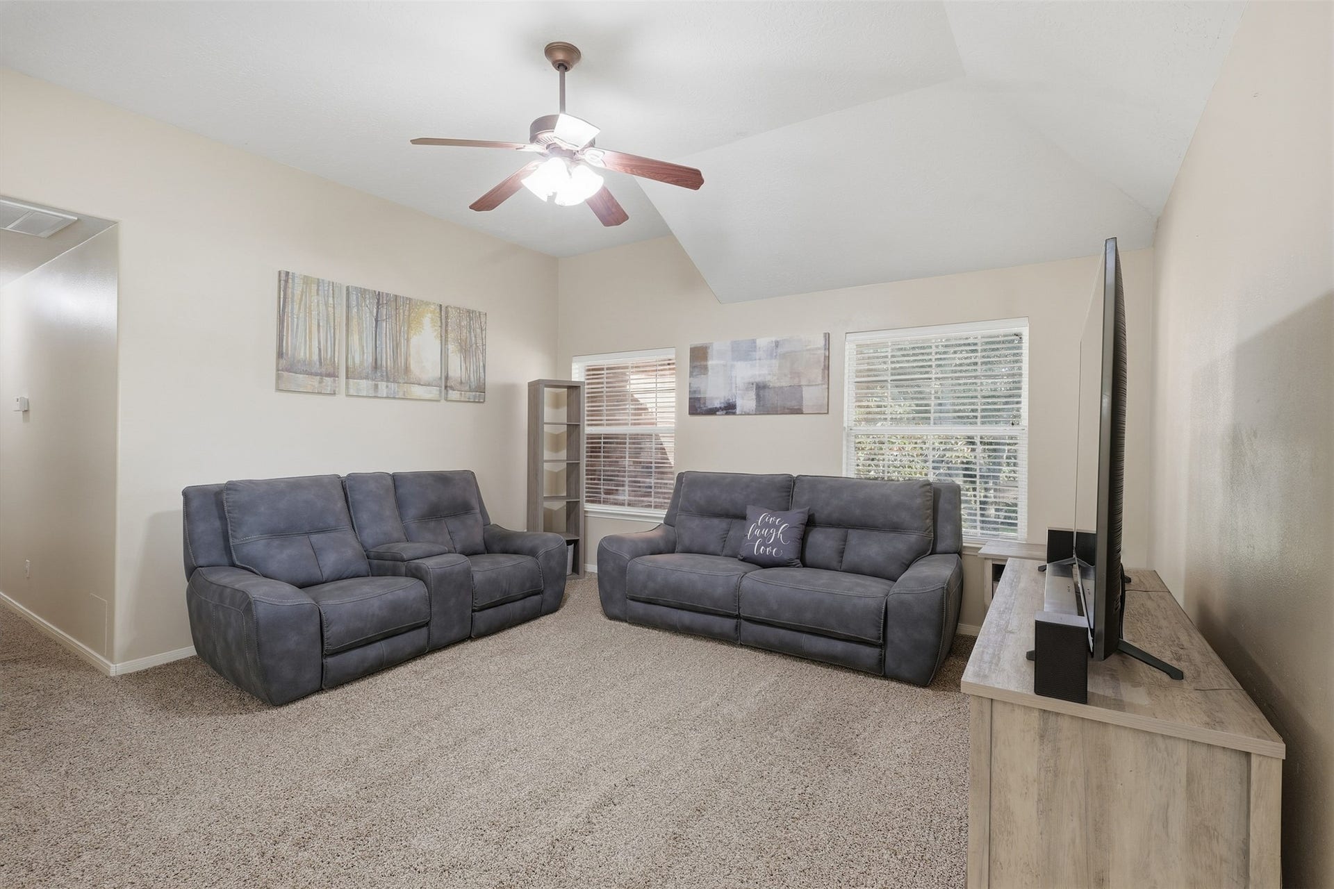 11404 Summit Bay Drive, Pearland, TX 77584 Spacious upstairs game room provides ample space for relaxing, entertaining, and family fun. Featuring plush carpeting, a ceiling fan, large windows, and an open layout, its an inviting spot for game nights, movie watching, or casual lounging. This area is also ideal for a pool table or other recreational activities.