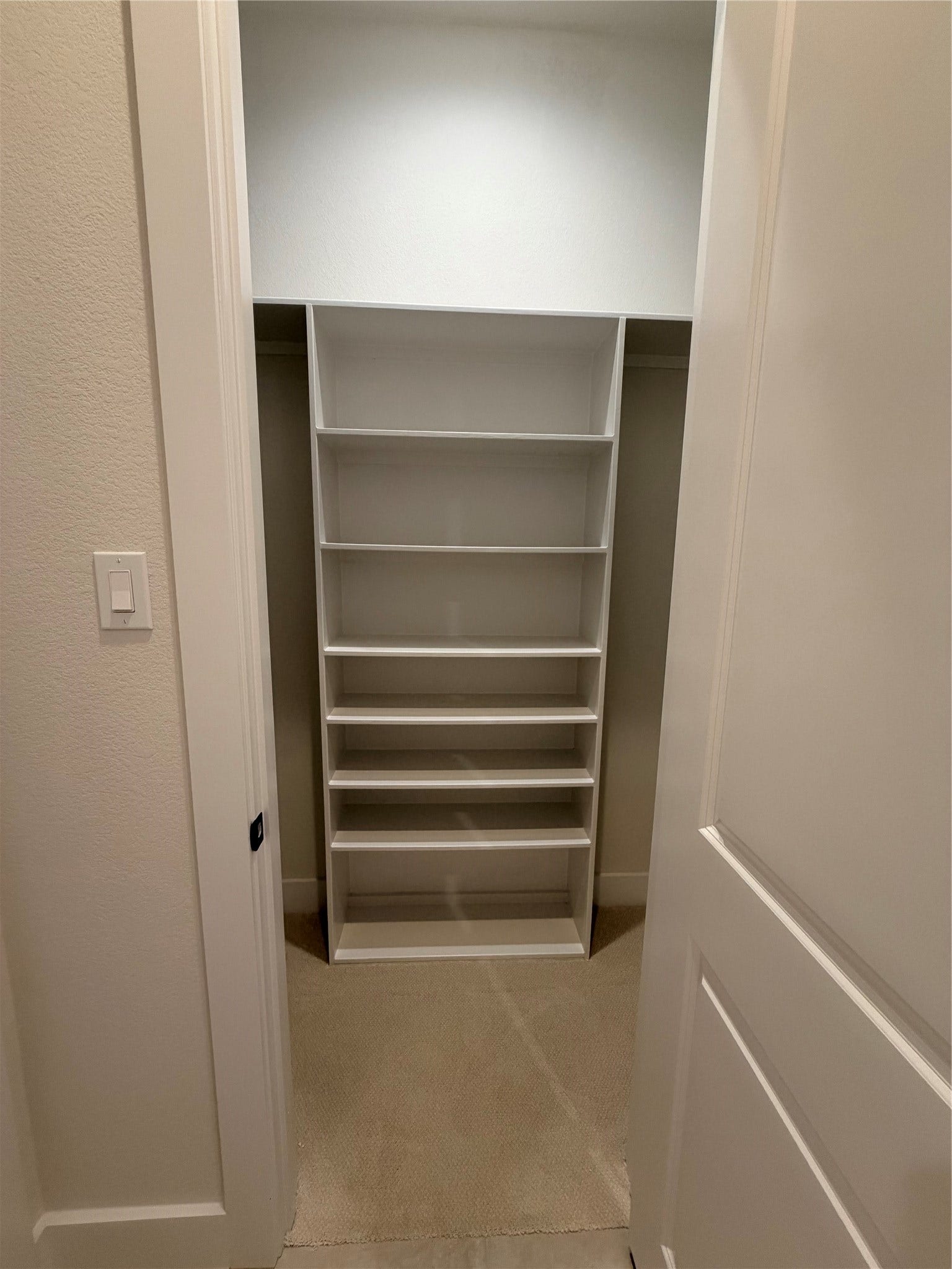 1727 South Pointe, Friendswood, TX 77546-5391 Downstairs Closet