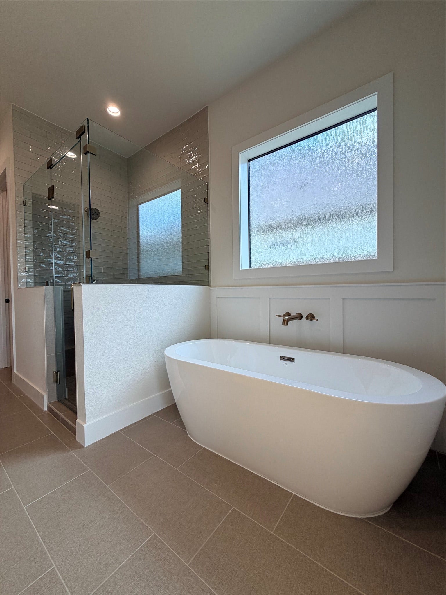 1727 South Pointe, Friendswood, TX 77546-5391 Custom Floating Tub