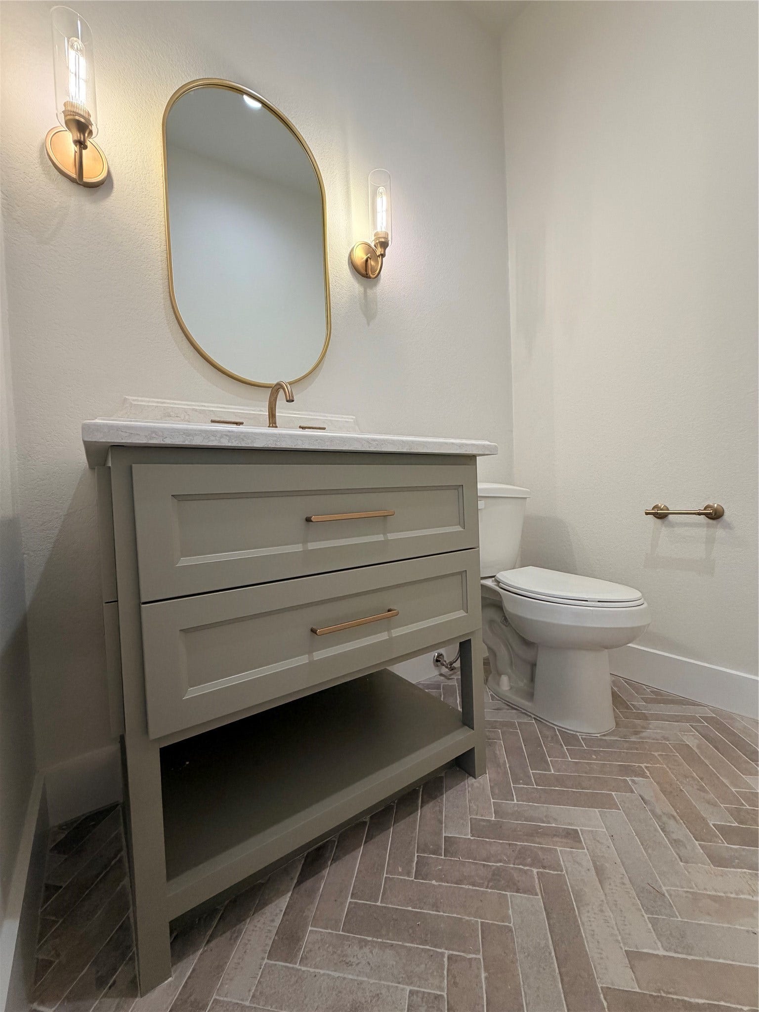 1727 South Pointe, Friendswood, TX 77546-5391 Powder Bathroom