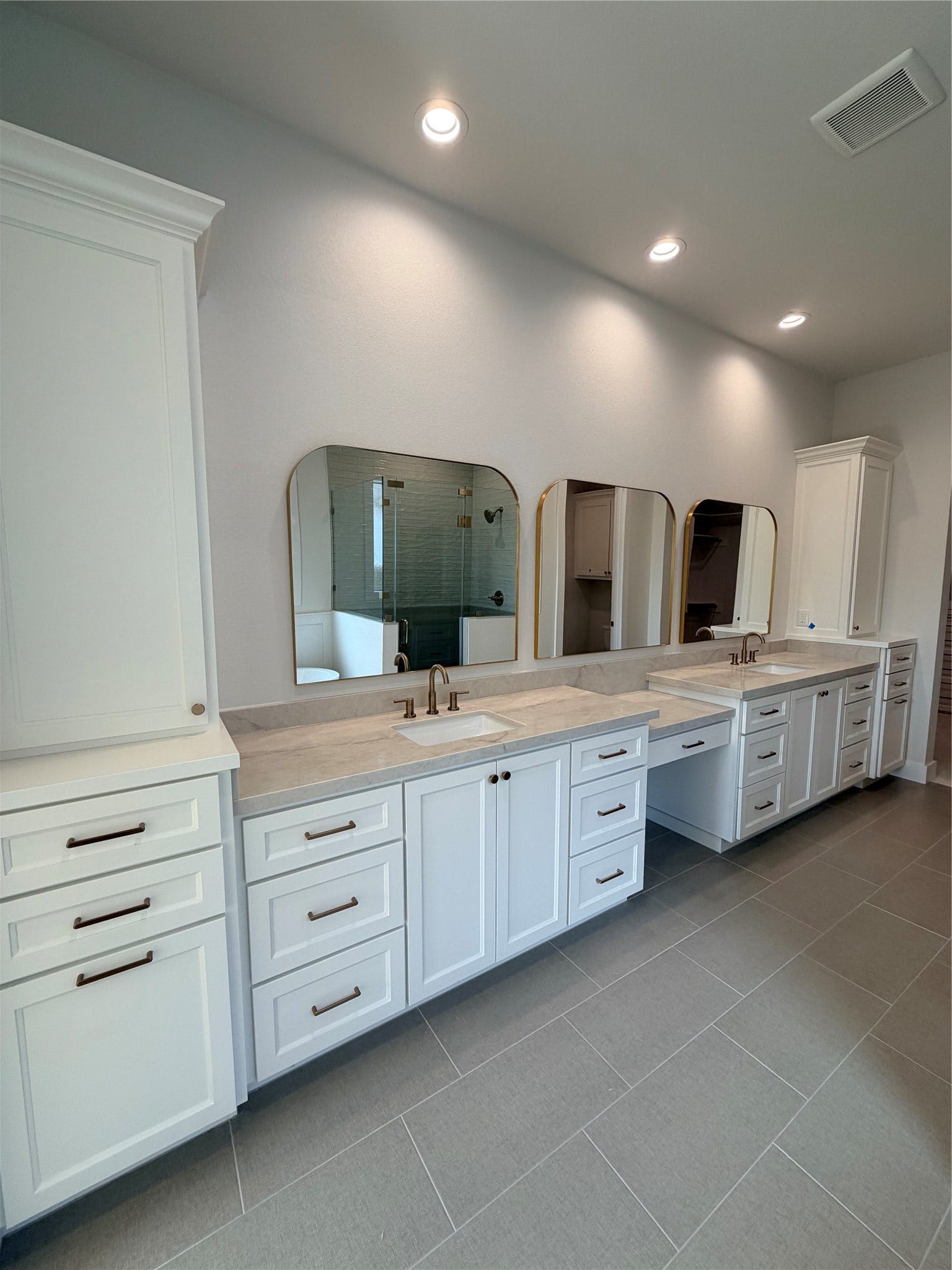 1727 South Pointe, Friendswood, TX 77546-5391 Primary Bathroom