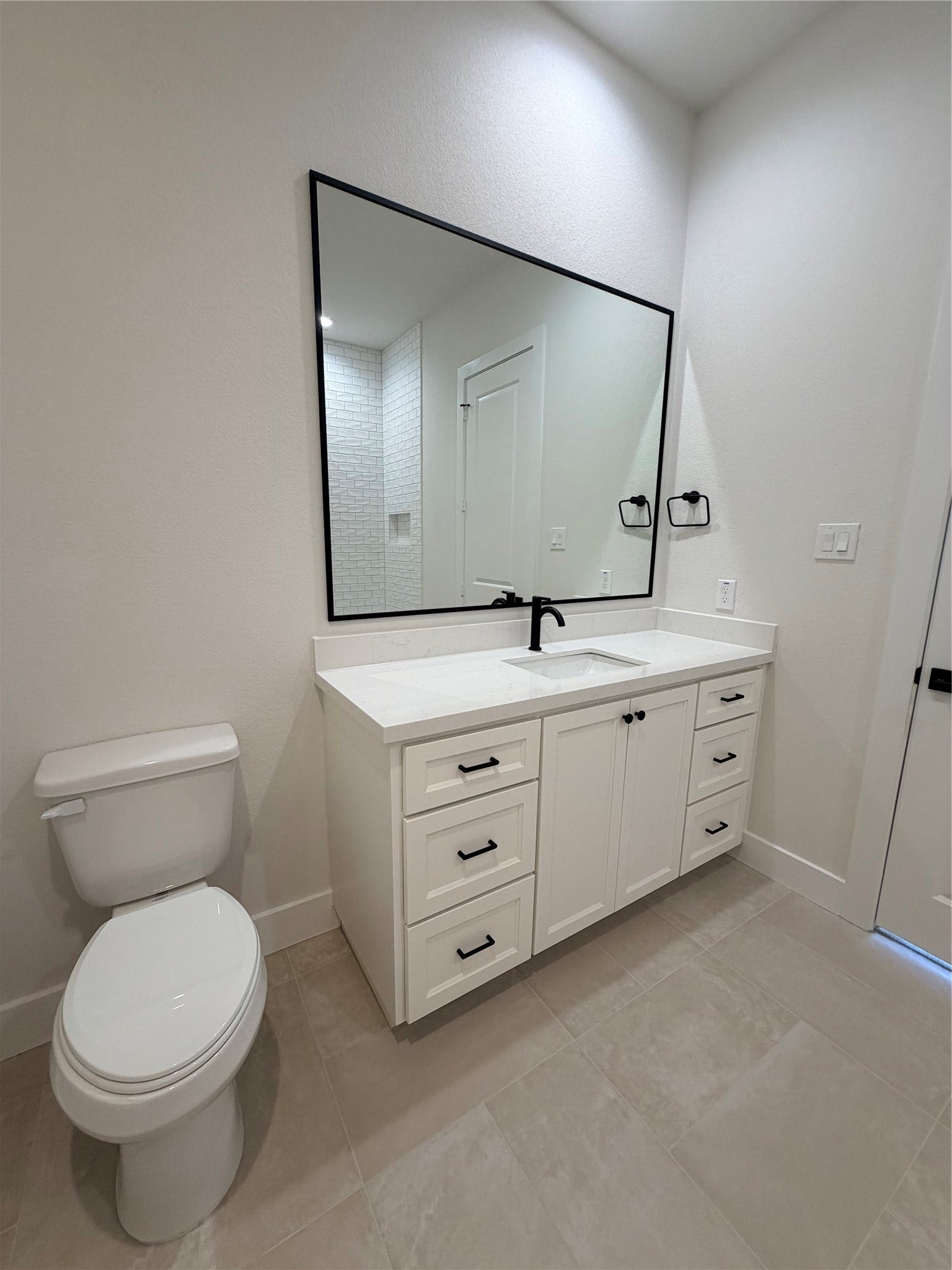 1727 South Pointe, Friendswood, TX 77546-5391 Downstairs Bathroom 1