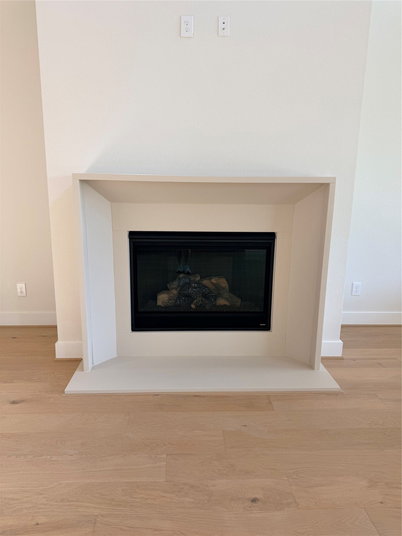 1727 South Pointe, Friendswood, TX 77546-5391 Cast Stone fireplace