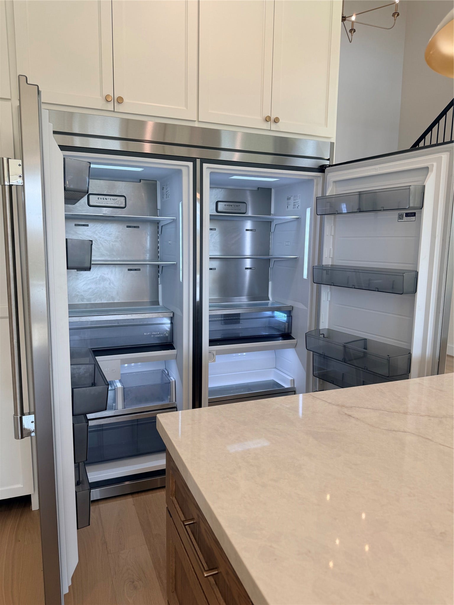 1727 South Pointe, Friendswood, TX 77546-5391 Oversize built-in wall fridge
