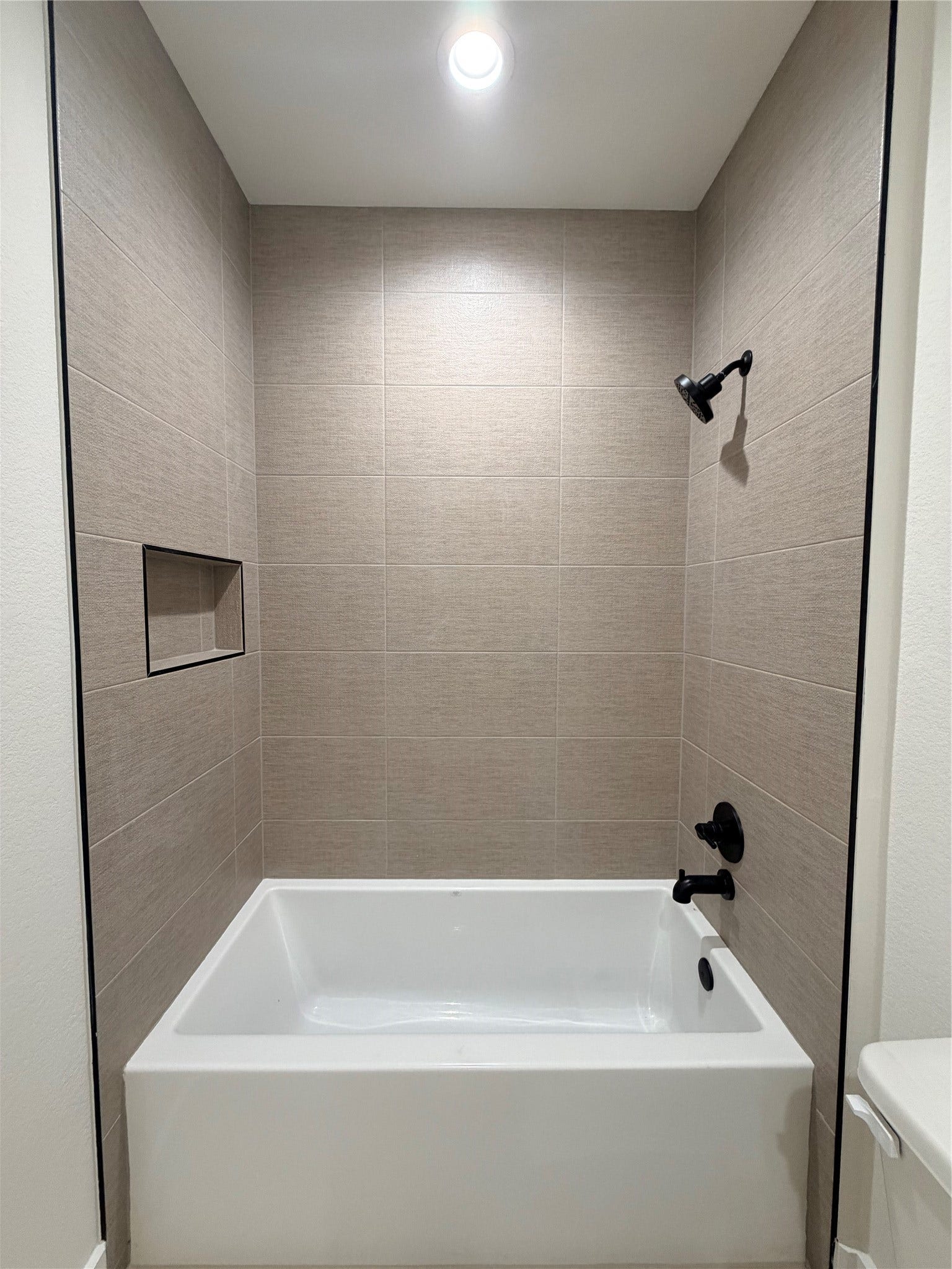 1727 South Pointe, Friendswood, TX 77546-5391 Upstairs Bathroom 2