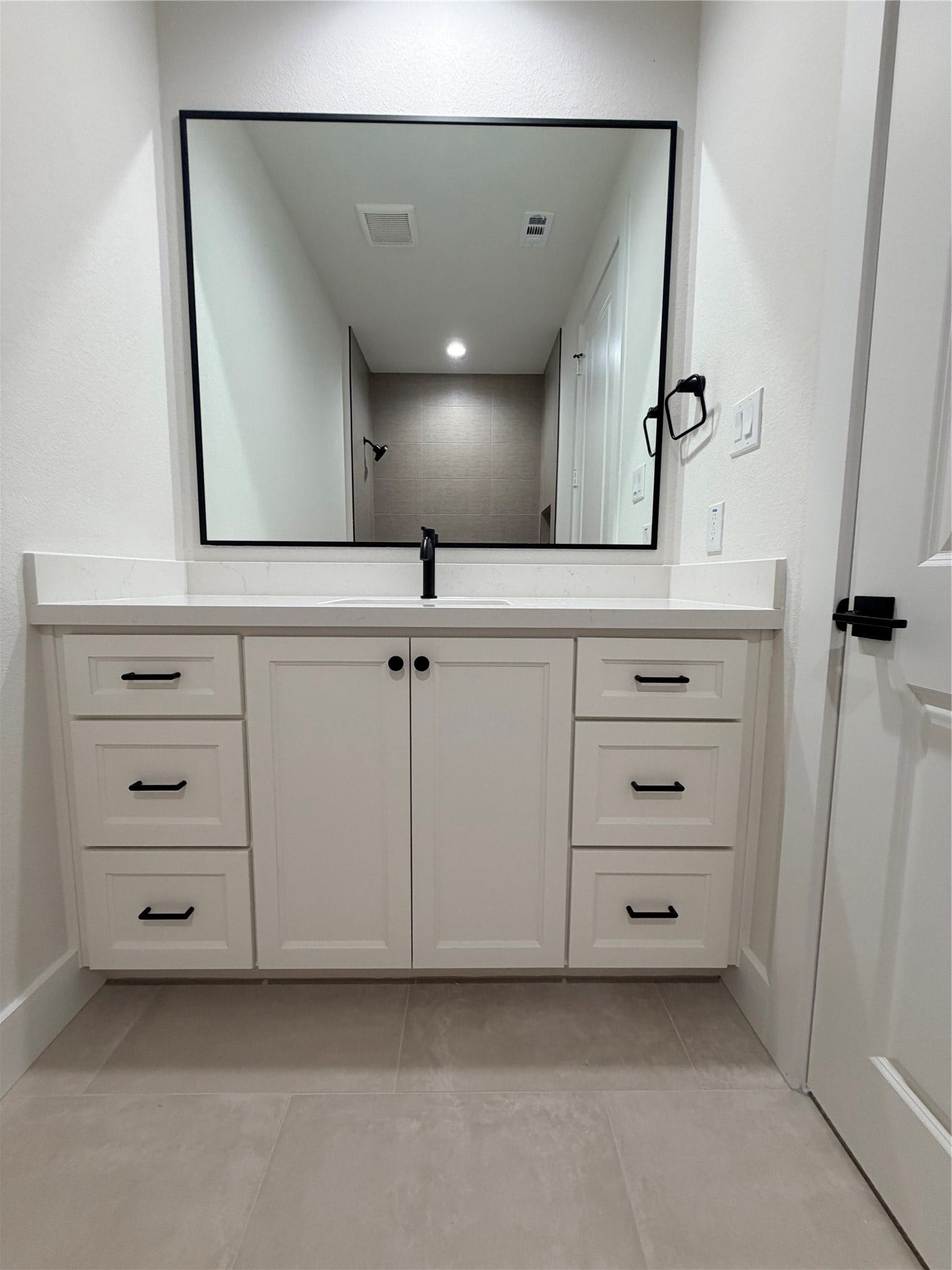 1727 South Pointe, Friendswood, TX 77546-5391 Upstairs Bathroom 2