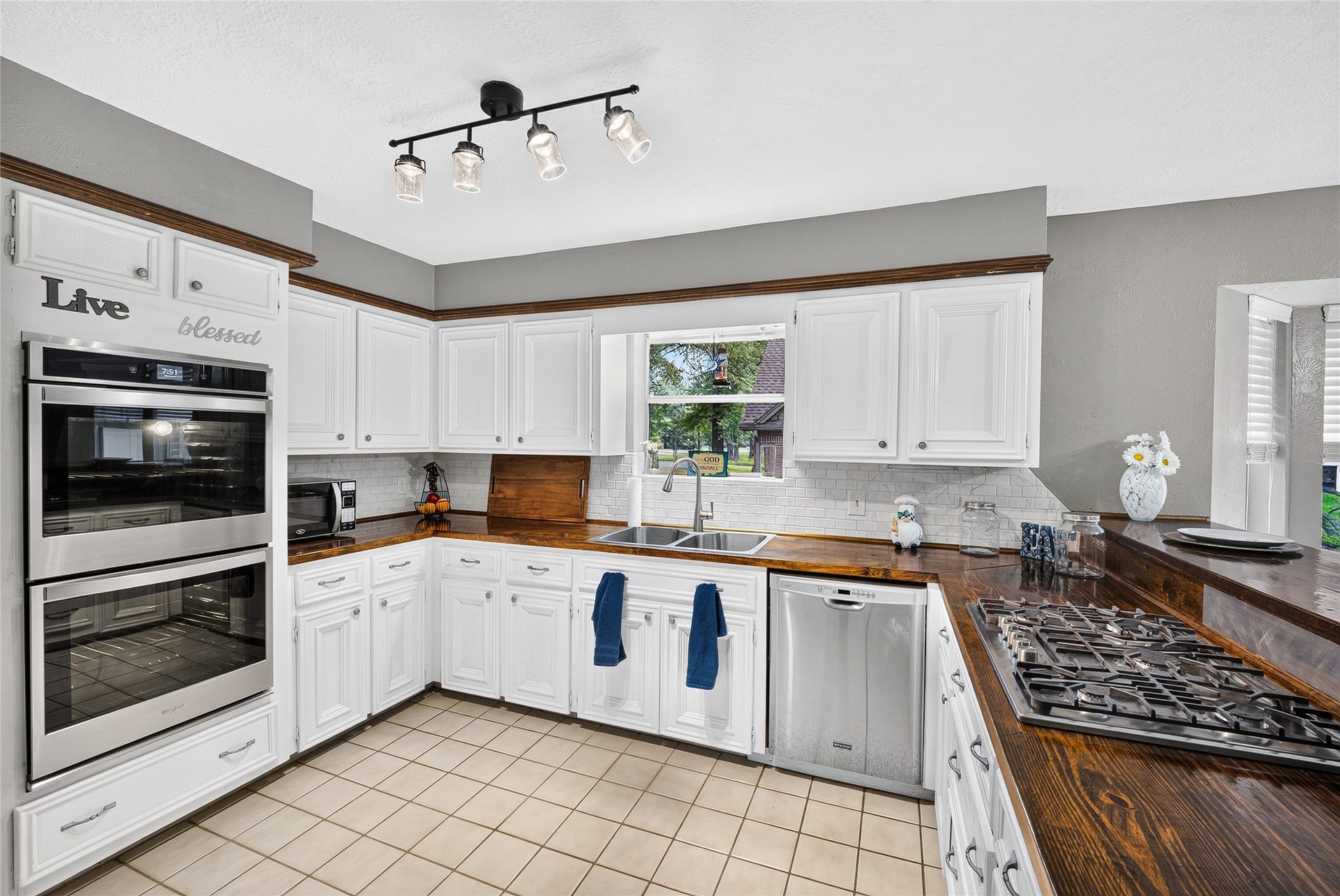 97 Panorama Drive, Panorama Village, TX 77304 97 Panorama Drive, Panorama Village, TX 77304