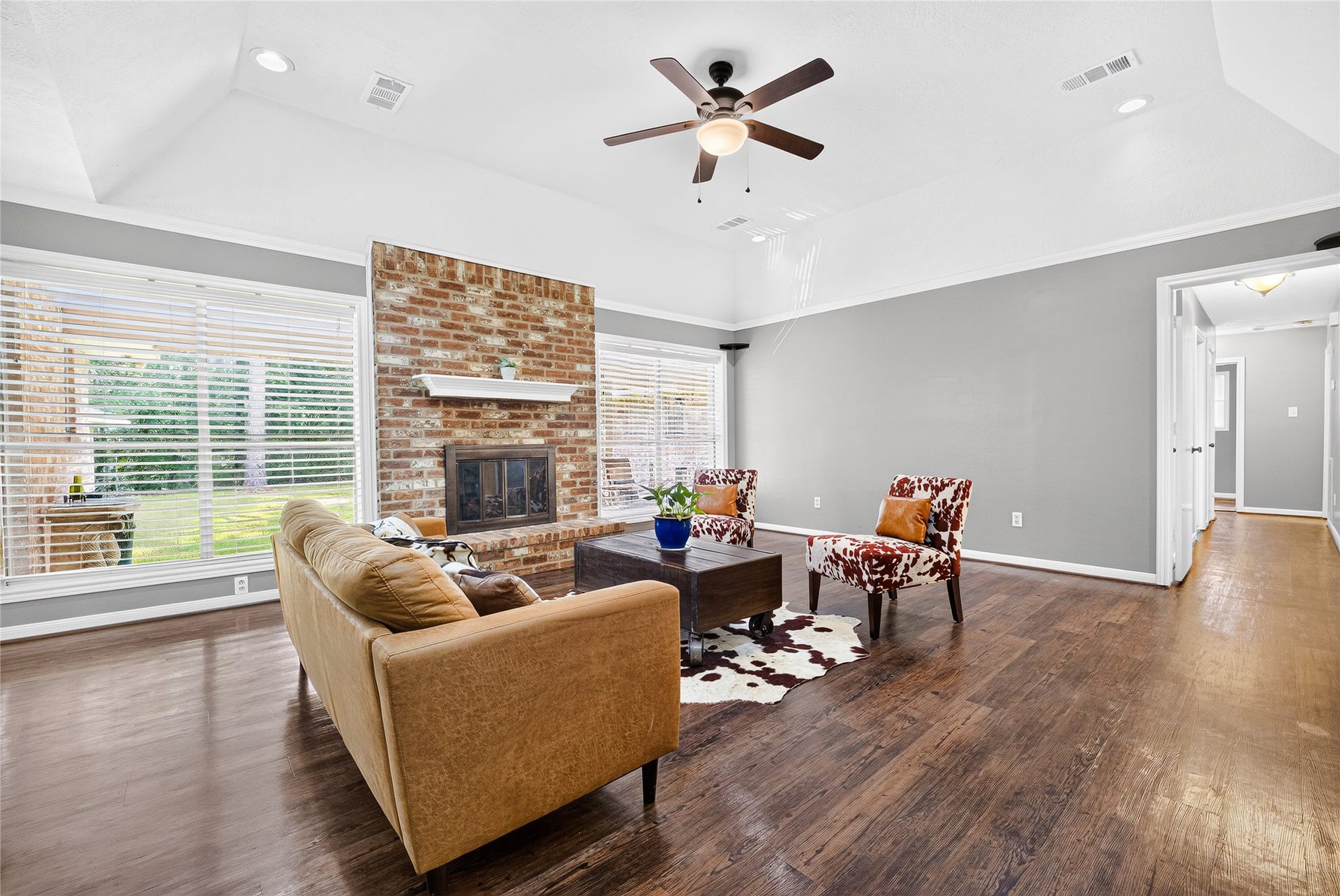 97 Panorama Drive, Panorama Village, TX 77304 Living room