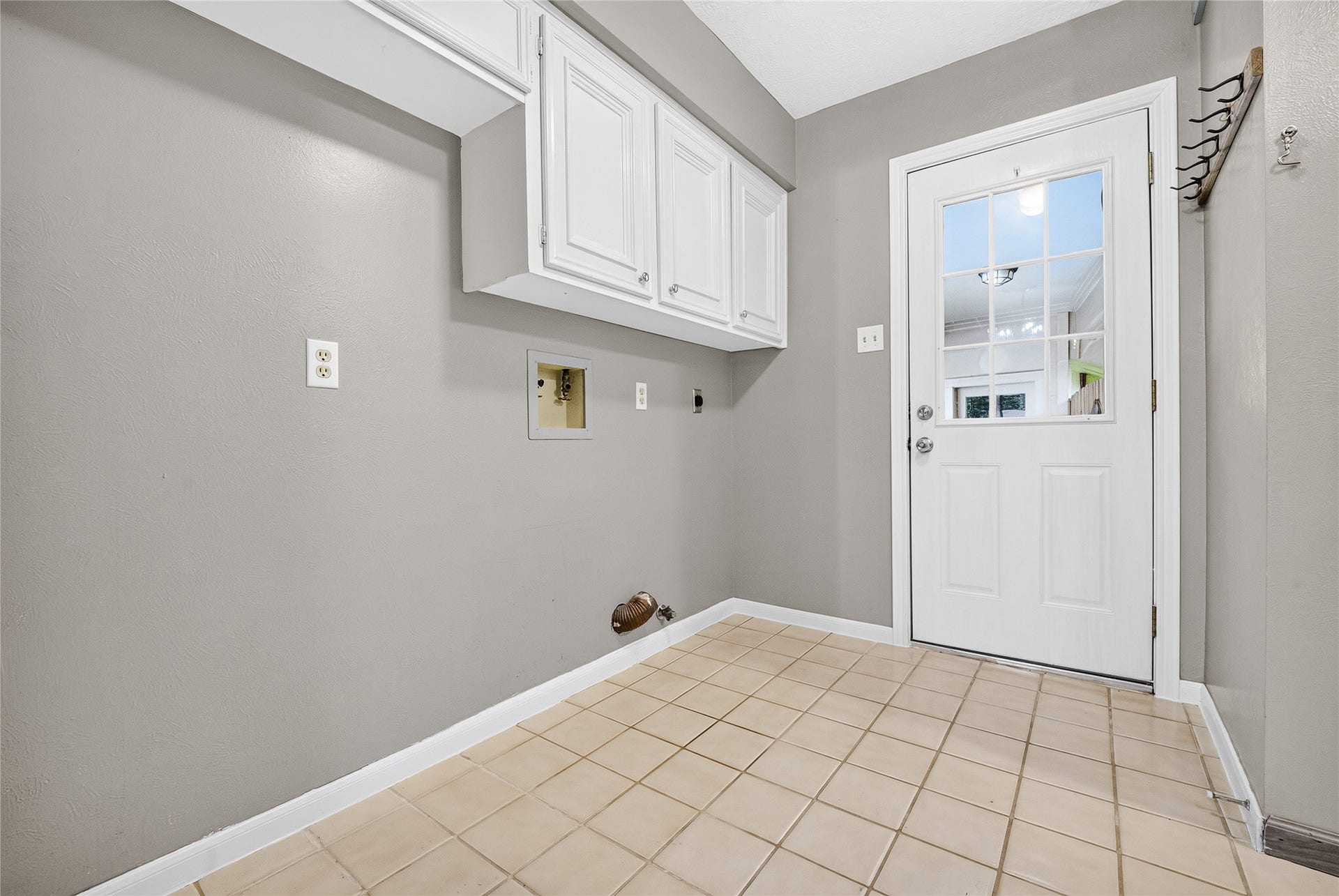97 Panorama Drive, Panorama Village, TX 77304 Laundry