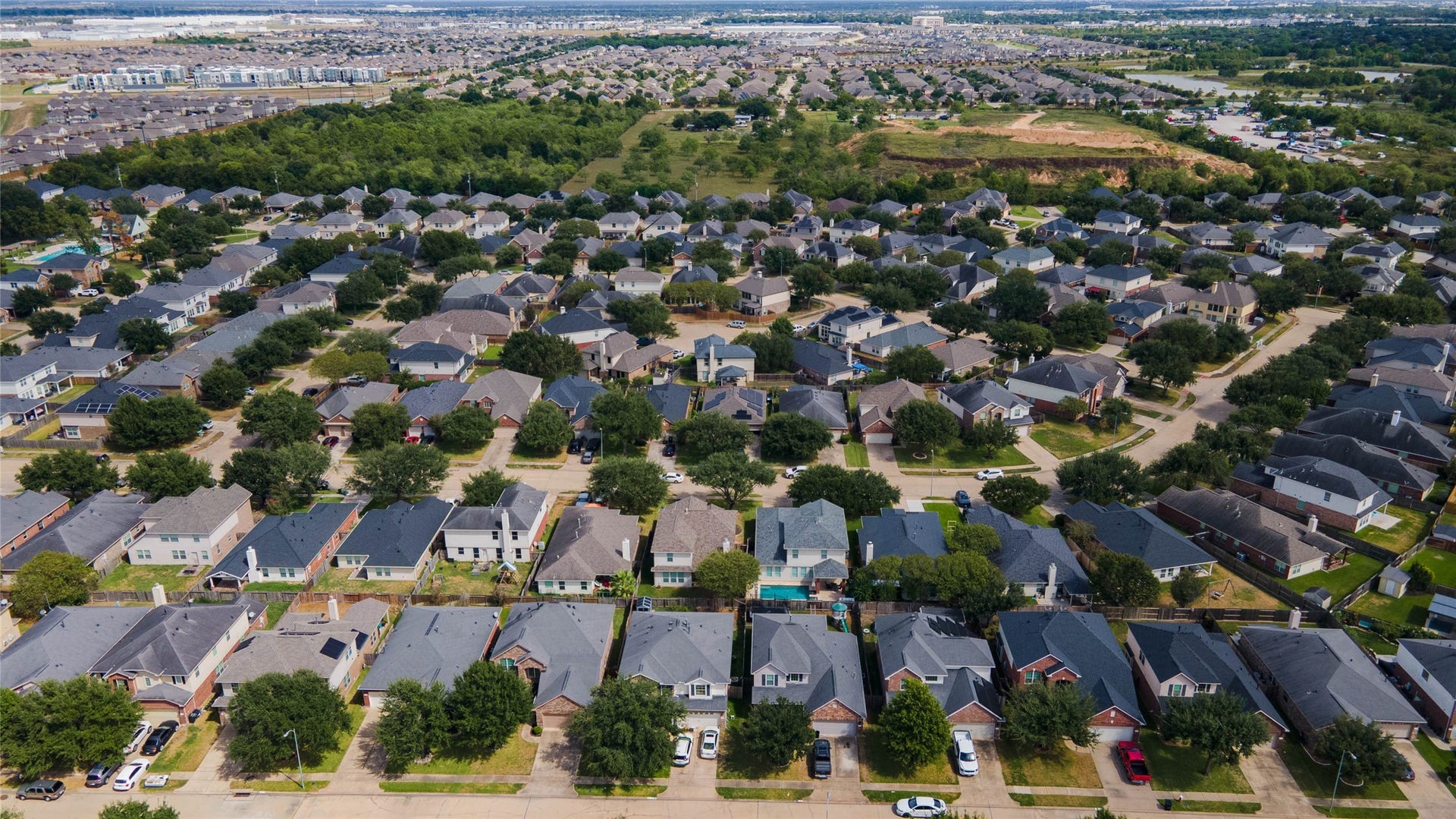 Lakecrest Forest offers a welcoming community setting with recreational amenities and inviting outdoor spaces, giving residents plenty of opportunities to stay active, enjoy the outdoors, and connect with neighbors.
