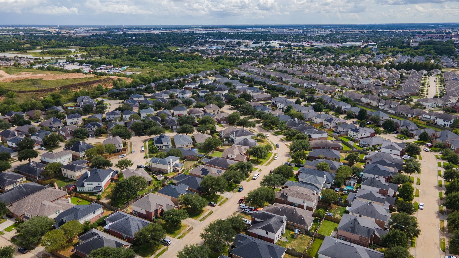 Explore even more outdoor recreation nearby! Mason Creek Park features a hike & bike trail with convenient access from the Lakecrest area, while nearby Katy Park offers multiple soccer and baseball fields for sports and recreation.