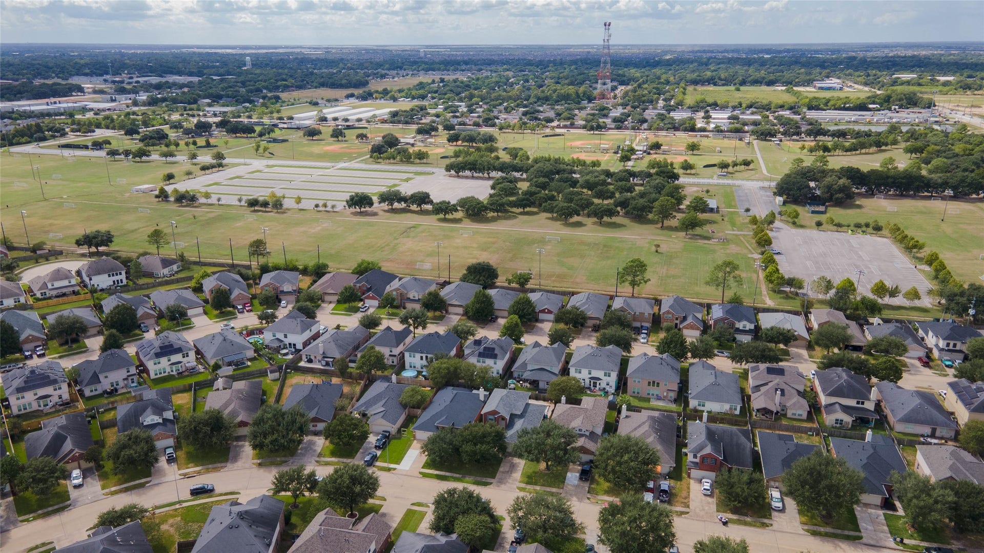 Enjoy sunny Texas days at the Lakecrest community aquatic center, offering residents a refreshing neighborhood destination for swimming, relaxing, and spending time with family and neighbors during pool season.