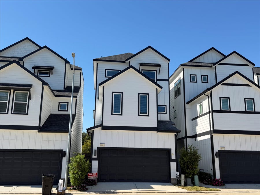 Property photo for 1609 Regents Court, Houston, TX