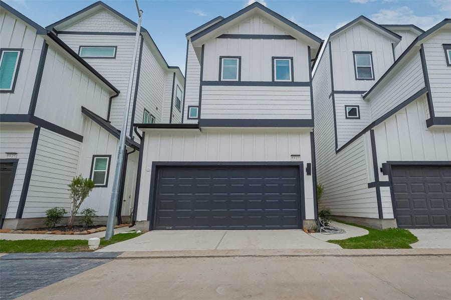 Property photo for 1609 Regents Court, Houston, TX