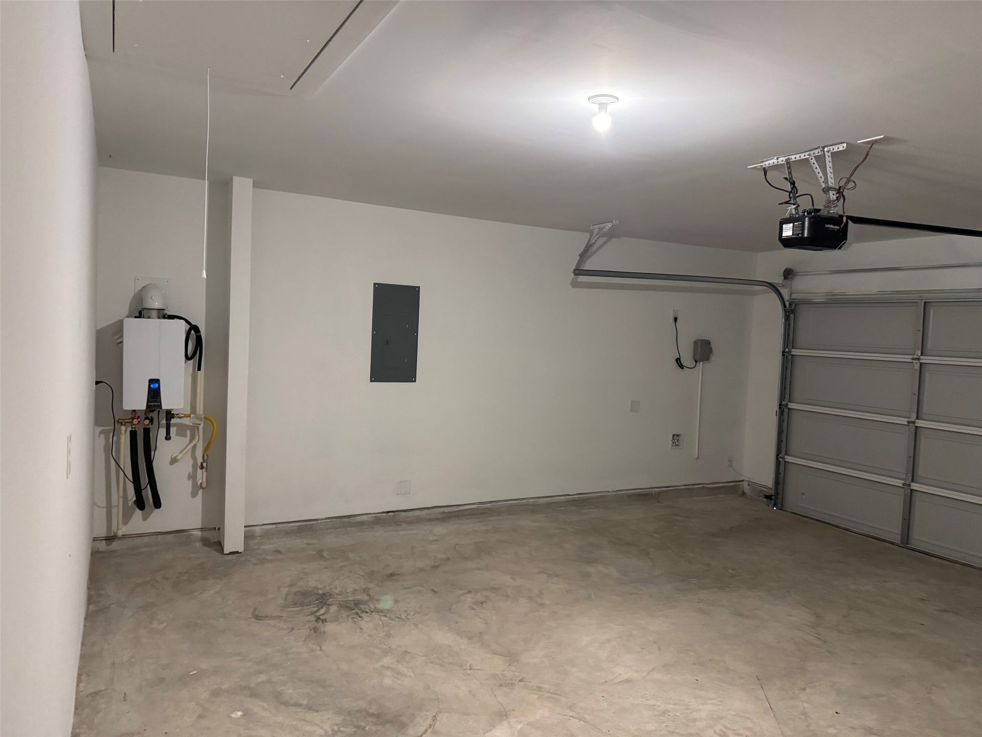 3911 Grizzly Bear Pass, Conroe, TX 77303