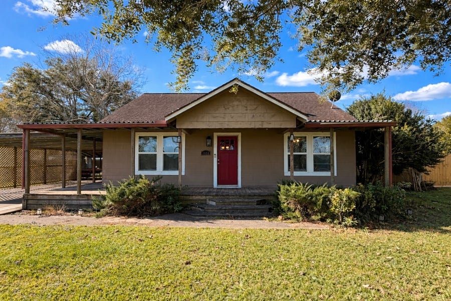 Property photo for 1514 Avenue F, Danbury, TX