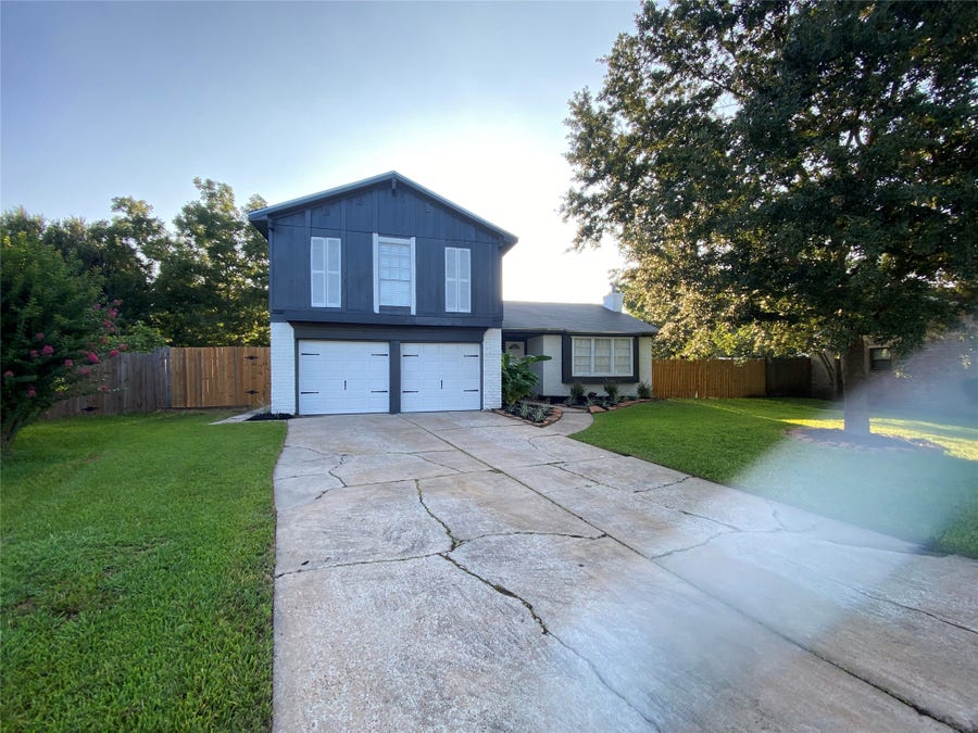 Property photo for 15907 Inwood Lane, Missouri City, TX