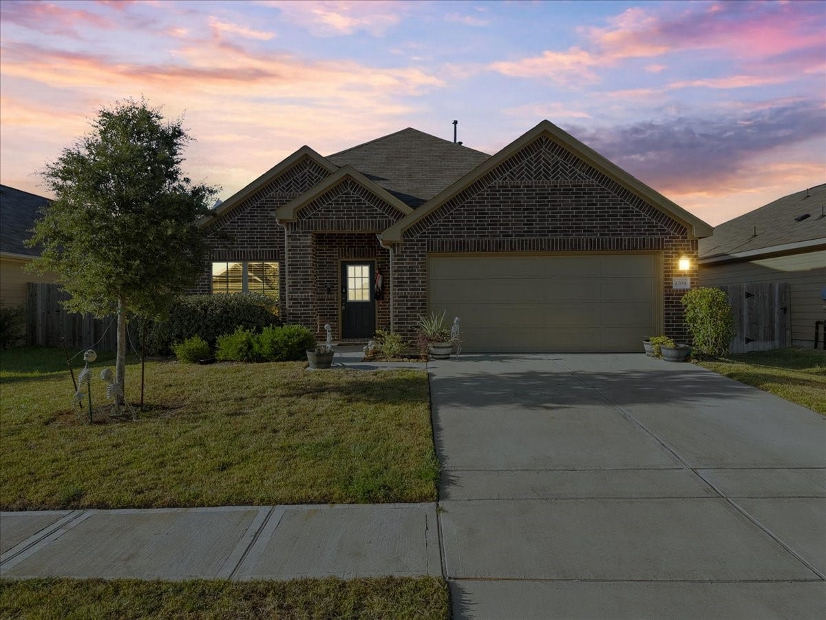 1204 Filly Creek Drive, Alvin, TX 77511 1204 Filly Creek Drive, Alvin, TX 77511