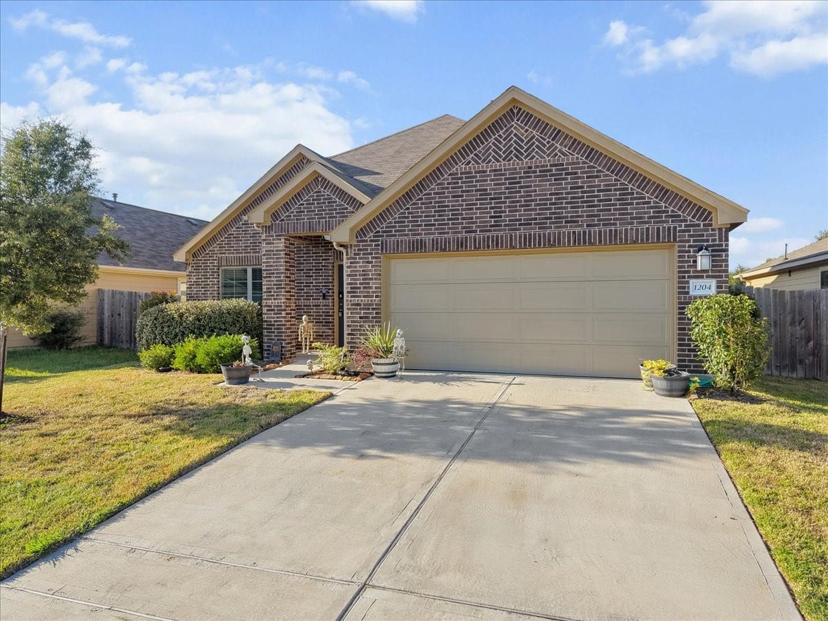1204 Filly Creek Drive, Alvin, TX 77511 1204 Filly Creek Drive, Alvin, TX 77511