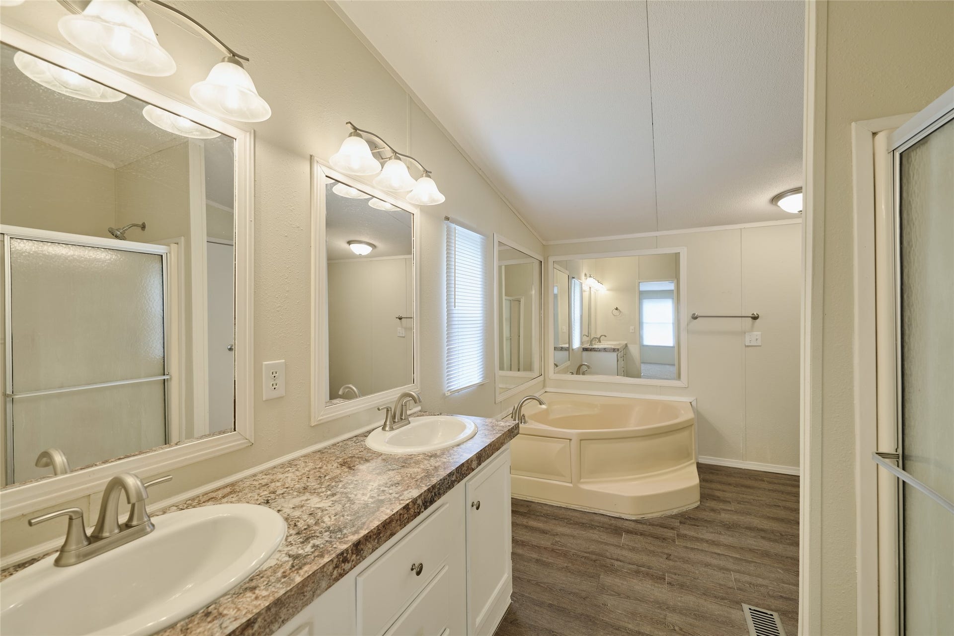 16500 Brittany Way, Conroe, TX 77306 16500 Brittany Way, Conroe, TX 77306