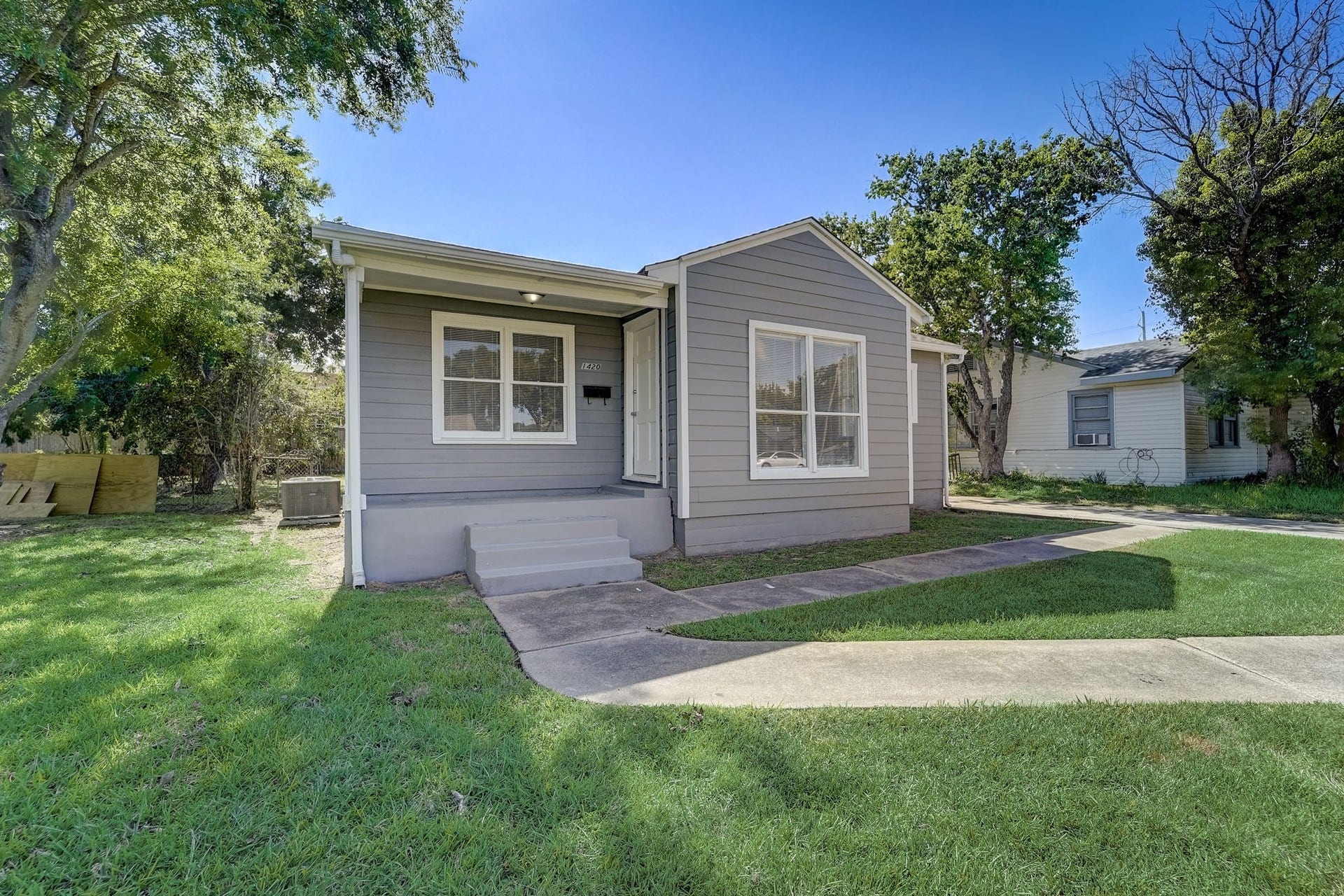 1420 Foreman Street, La Marque, TX 77568 Enjoy a cup of coffee on the front porch.
