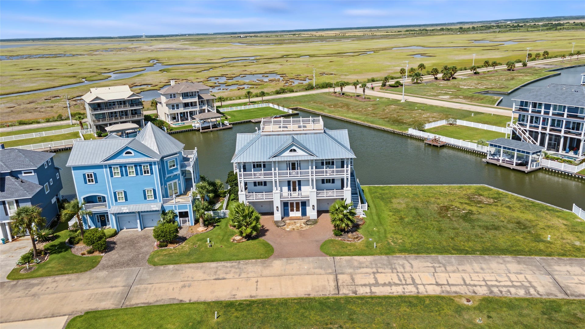 10 Islamorada, Hitchcock, TX 77563 10 Islamorada, Hitchcock, TX 77563