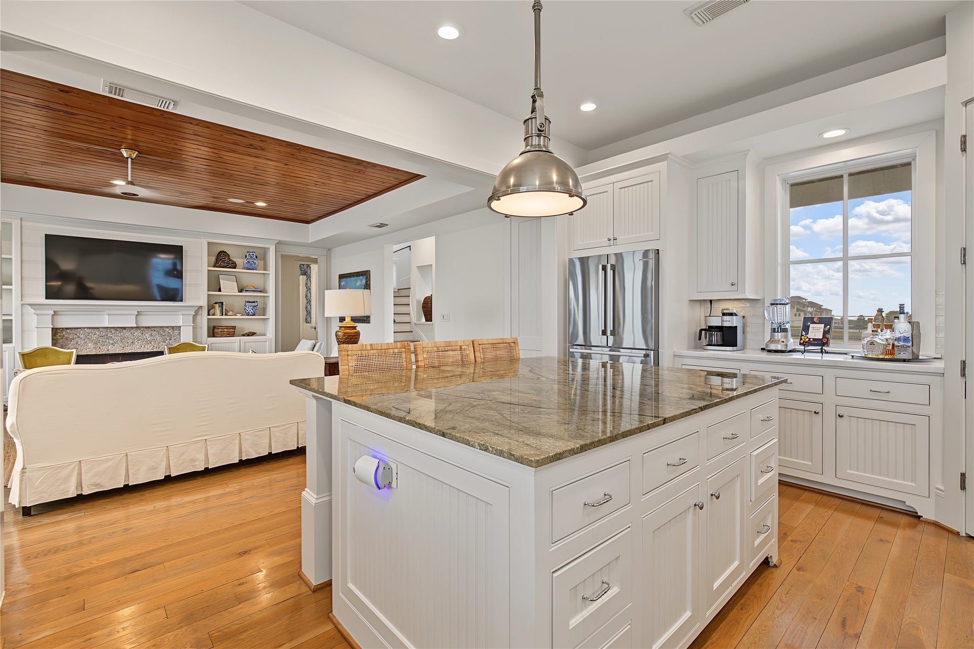 10 Islamorada, Hitchcock, TX 77563 10 Islamorada, Hitchcock, TX 77563